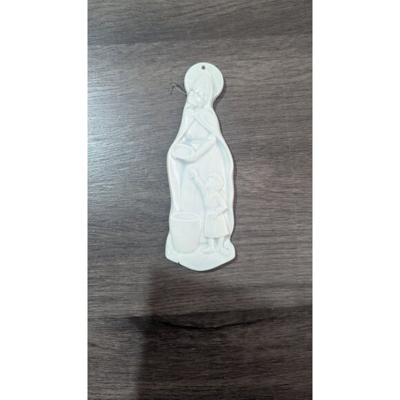 White Ceramic Religious Ornament Virgin Mary and Child Luke 2:40 ” - Picture 2 of 6